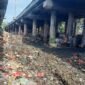 POTRET - tumpukan sampah yang sudah berkurang di Kolong Tol Kencana, Sungai Bambu, Tanjung Priok, Jakarta Utara. (Foto: Reza Mahendra).