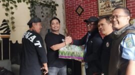 Direktur Utama Perumda TB, H. Dody Effendi, SH, saat menyambangi markas para jurnalis . Dari sebanyak 11 organisasi pers di Kota Tangerang