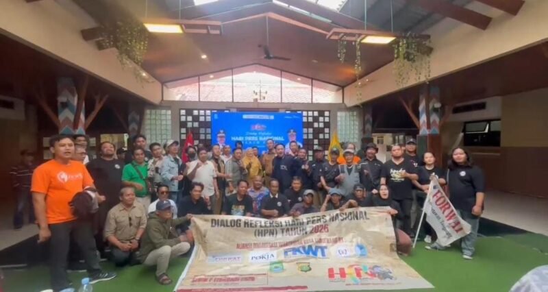 Dialog Refleksi Hari Pers Nasional (HPN) 2026 yang digelar bersama organisasi dan komunitas wartawan di Kota Tangerang, di Ruang Patio, Puspem Kota Tangerang, Senin (09/02/2026)