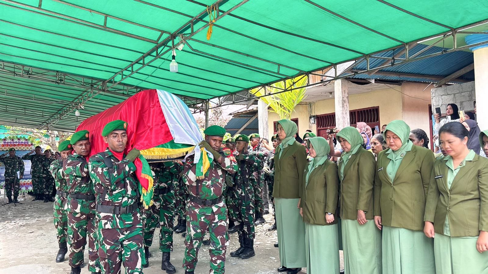 Upacara Militer Iringi Pemakaman Sertu Arifin Cepa