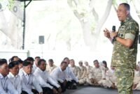 Brigjen TNI Faizal Rizal, S.I.P. berikan pengarahan kepada prajurit dan PNS bertempat di Makorem 052/Wkr, Kelapa Dua, Karawaci, Kabupaten Tangerang, Rabu (18/02/2026)