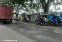 Proyek pengaspalan jalan raya Cadas Sepatan, di wilayah kabupaten tangerang yang asal jadi