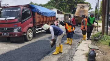 UPTD JJ Wilayah VII Dinas Bina Marga dan SDA Kabupaten Tangerang Perbaiki Jalan Rajeg–Mauk
