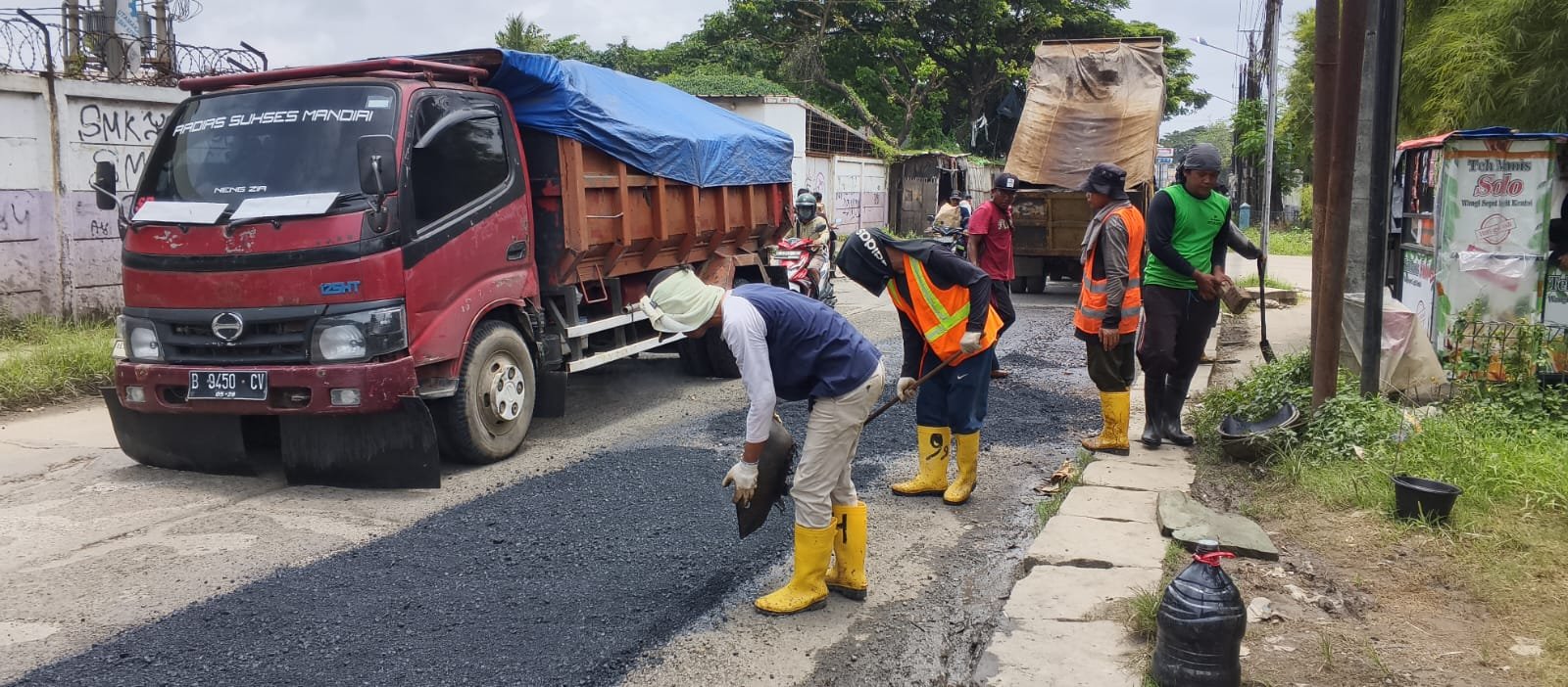 UPTD JJ Wilayah VII Dinas Bina Marga dan SDA Kabupaten Tangerang Perbaiki Jalan Rajeg–Mauk
