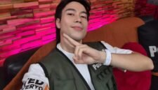 POTRET - penyanyi pop ternama, Vidi Aldiano saat mengunggah dirinya melakukan side job di Podhub Close the Door. (Foto: Tangkapan Layar Instagram @vidialdiano/Ist).