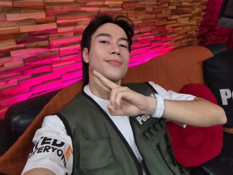 POTRET - penyanyi pop ternama, Vidi Aldiano saat mengunggah dirinya melakukan side job di Podhub Close the Door. (Foto: Tangkapan Layar Instagram @vidialdiano/Ist).