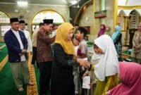 POTRET - bangun kebersamaan di bulan suci ramadan, Iin Mutmainnah dorong sinergi dan silaturahmi dengan warga. (Foto: Istimewa).