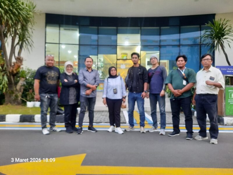 Tim YNN LawFirm ketika selesai dampingi korban hari pertama di Polres Metro Tangerang Kota, Selasa (03/03/2026).