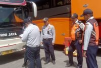 POTRET - pra-ramp check digelar, Terminal Kalideres memastikan armada bus siap melayani para pemudik. (Foto: Istimewa).
