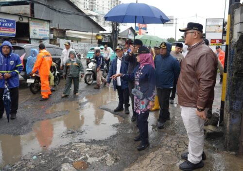Saluran Tersumbat dan Jalan Cekung Picu Genangan, Pemkot Jakbar Siapkan Perbaikan Besar