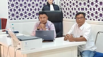 Yanto Nelson Nalle SH, MH dan Johan Simijaya SH. Saat ditemui di kantor YNN-LawFirm Jl.MH.Thamrim Ruko Ayodhya blok A No.3 Cikokol, Kota Tangerang