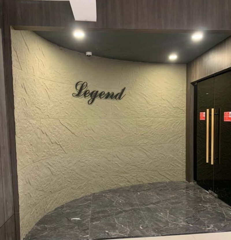 POTRET - Karaoke Legend di Blok M diduga melibatkan pekerja anak dibawah umur, warga minta aparat turun tangan dan desak penyelidikan. (Foto: Istimewa).