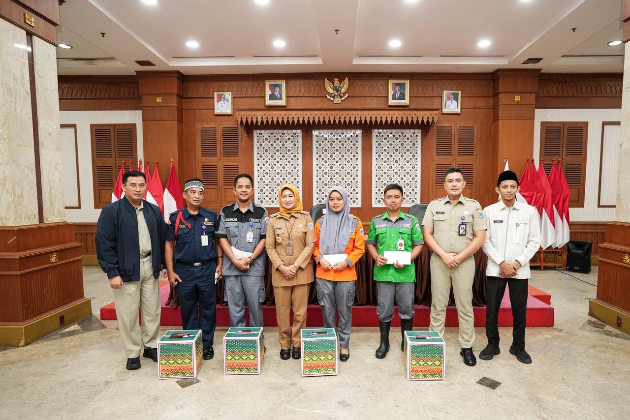 Pemkot Jakbar Salurkan Bantuan Idulfitri 1447 Hijriah untuk Ratusan PJLP dan P3K Paruh Waktu