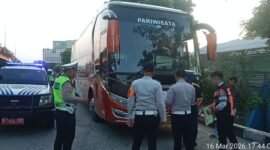 POTRET - TNI-Polri dan Sudinhub Jakbar menindak 19 Bus AKAP yang nakal, operasi sasar Terminal Bayangan menjelang Mudik Lebaran. (Foto: Suara Realitas).