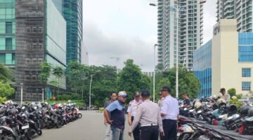 Parkir Rp10 Ribu di Puri Kembangan Viral, Sudishub Jakbar Tegur Keras Juru Parkir