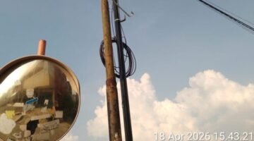 POTRET - puluhan tiang provider milik MyRepublic tak kantongi izin resmi dari pihak terkait. (Foto: Suara Realitas).