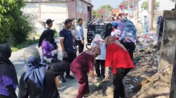 Camatan Mauk Bersihkan Jalur Mauk–Kronjo, Wujud Kepedulian Lingkungan ‎