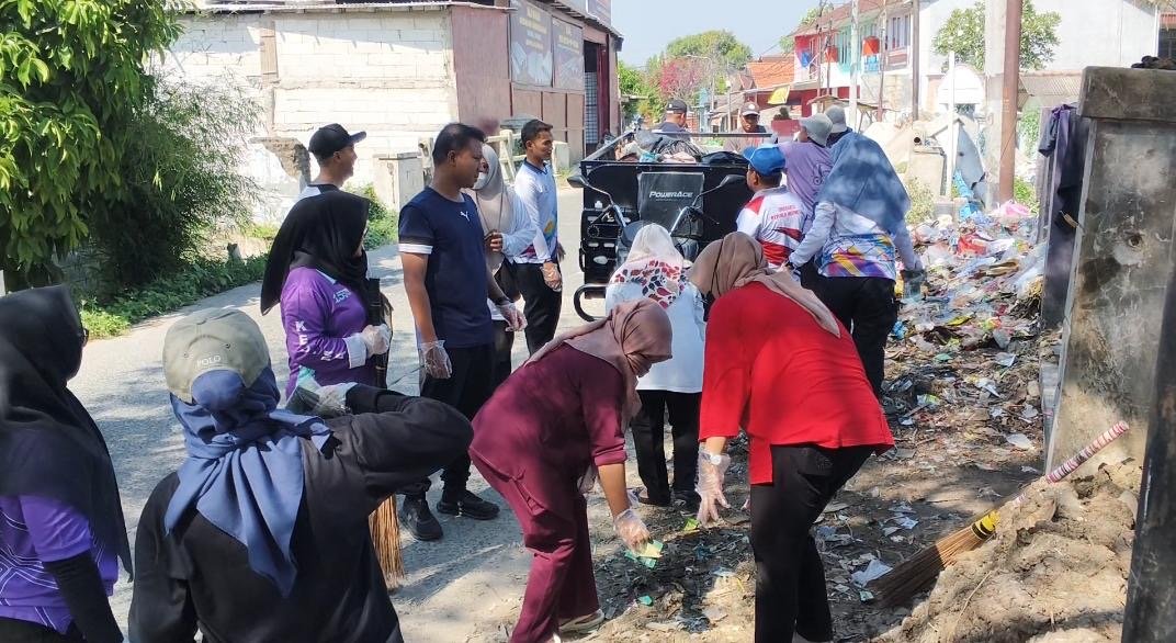 Camatan Mauk Bersihkan Jalur Mauk–Kronjo, Wujud Kepedulian Lingkungan ‎