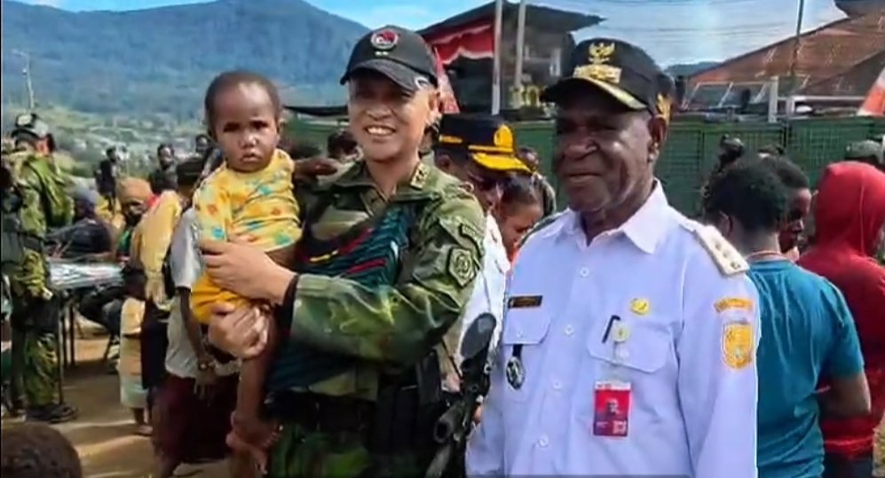 Koops TNI Habema Berbagi Kasih: Bagikan Sembako, Makan Bergizi Gratis, dan Pelayanan Kesehatan kepada Masyarakat Distrik Gome