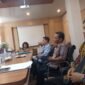 POTRET - Muzaini selaku perwakilan ahli waris Ripin saat menghadiri rapat dengan Disdukcapil Jepara, Camat Mayong, dan Petinggi Desa Rajekwesi dan menolak keras atas nama yang diusulkan instansi terkait. (Foto: Istimewa).