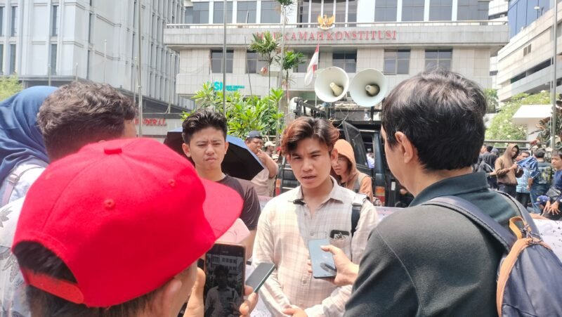 Jeremy Sianturi sebagai koordinator aksi mengatakan, dirinya dan massa aksi menginginkan Mahkamah Konstitusi untuk bisa melihat dengan jelas kasus yang menimpa NG Kim Tjoa selaku nasabah asuransi Prudential.