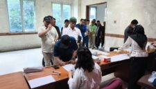 POTRET - Kesbangpol Jakbar mewajibkan 464 anggota FKDM tes narkoba, dan tegaskan komitmen bersih dari penyalahgunaan. (Foto: Istimewa).