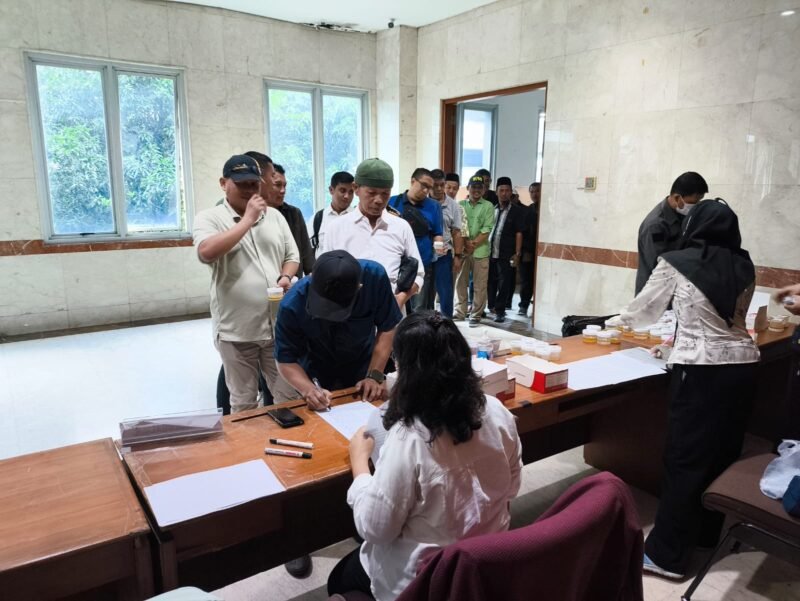 POTRET - Kesbangpol Jakbar mewajibkan 464 anggota FKDM tes narkoba, dan tegaskan komitmen bersih dari penyalahgunaan. (Foto: Istimewa).