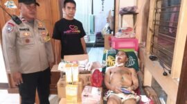 Sahabat Kehidupan menyerahkan hasil open donasi, kepada bapak Abdul Ghofur didampingi oleh Bhabinkamtibmas Kelurahan Gerendeng, Polsek Karawaci, Bapak Aipda Mansyur, Kamis (16/04/2026)