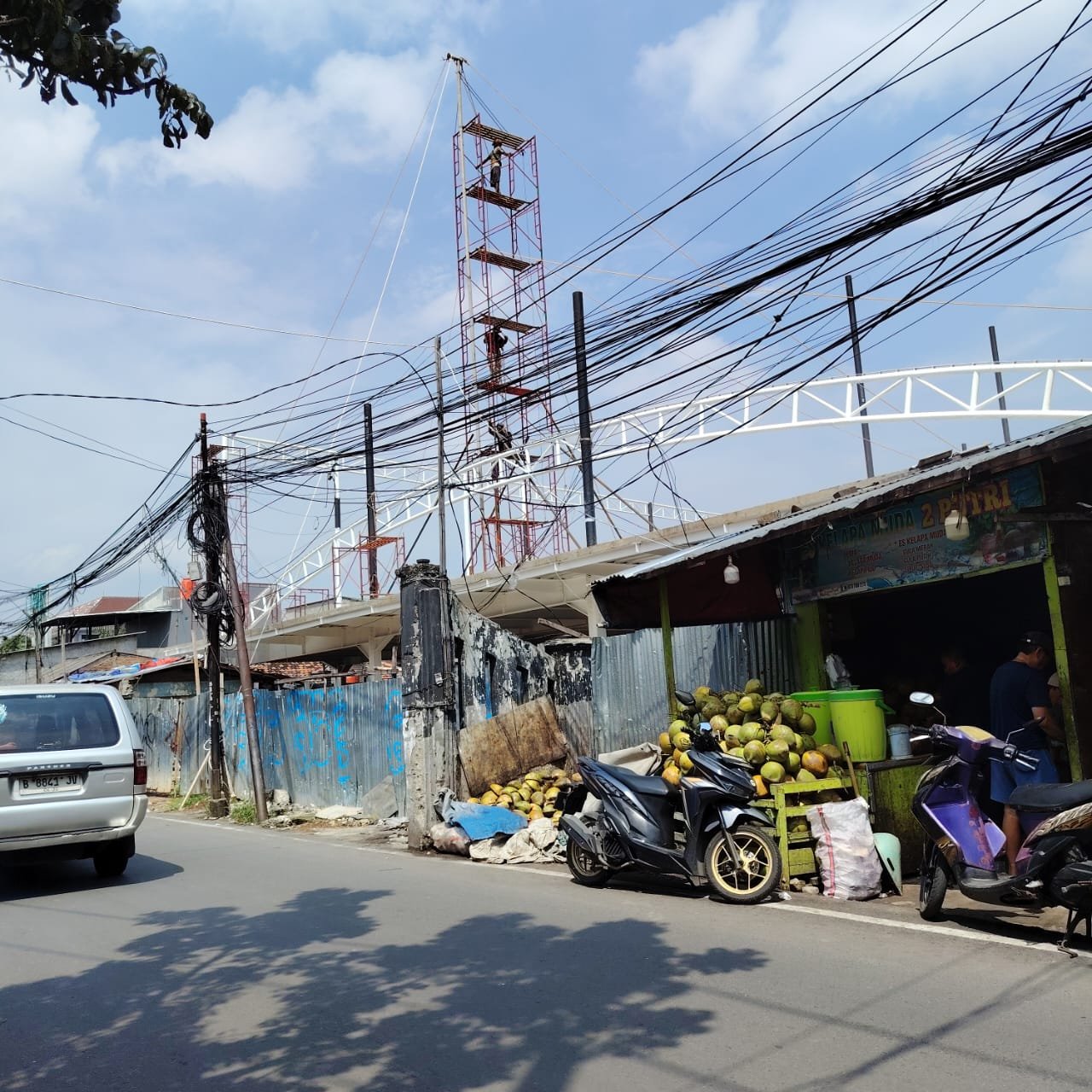 Segel Dicopot, Pembangunan Lapangan Padel Ilegal di Kalideres Kembali Berjalan, Pengusaha Terancam Pidana