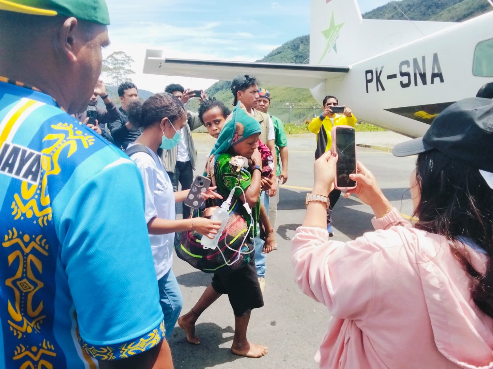 Anak 6 Tahun Korban Aksi Kebrutalan OPM di Kabupaten Puncak Dievakuasi Petugas dan Medis