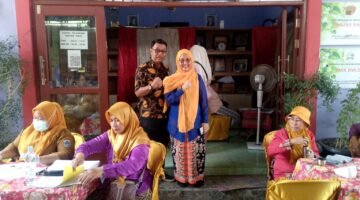 Peringatan Hari Kartini di Sekretariat RW 09 Semper Barat Berlangsung Meriah, Warga Antusias Ikuti Pemeriksaan Kesehatan