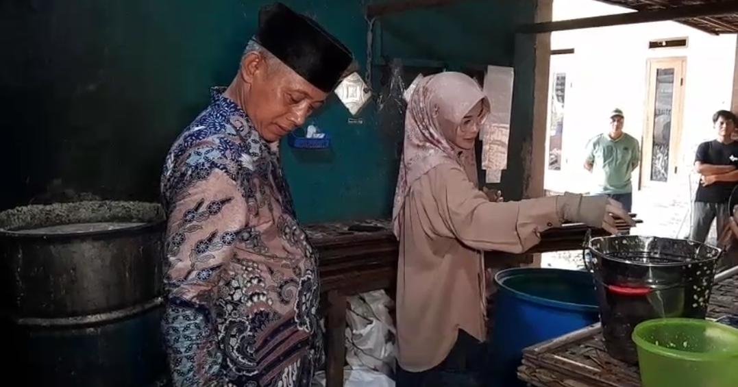 Anggota DPD RI Jihan Fahira Sidak Ke Pabrik Tempe Di Parung Panjang