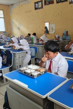 Pendistribusian Perdana SPPG Purasari Disambut Antusias Siswa Siswi SDN Tanjungsari02