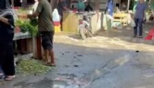 POTRET - Pasar Jabon yang dikelola pengurus lingkungan menuai sorotan lantaran kondisinya jorok dan bau. (Foto: Suara Realitas).