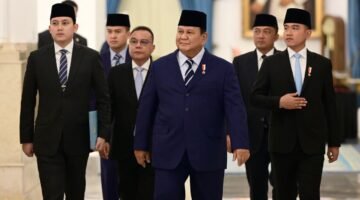 Wapres Gibran Rakabuming Raka Dampingi Presiden Prabowo Subianto Lantik Sejumlah Pejabat Negara di Istana Negara