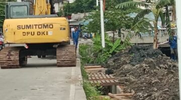 Pengerukan Lumpur di Kali JIS Papanggo Dilakukan, Upaya Antisipasi Banjir Jelang Musim Hujan