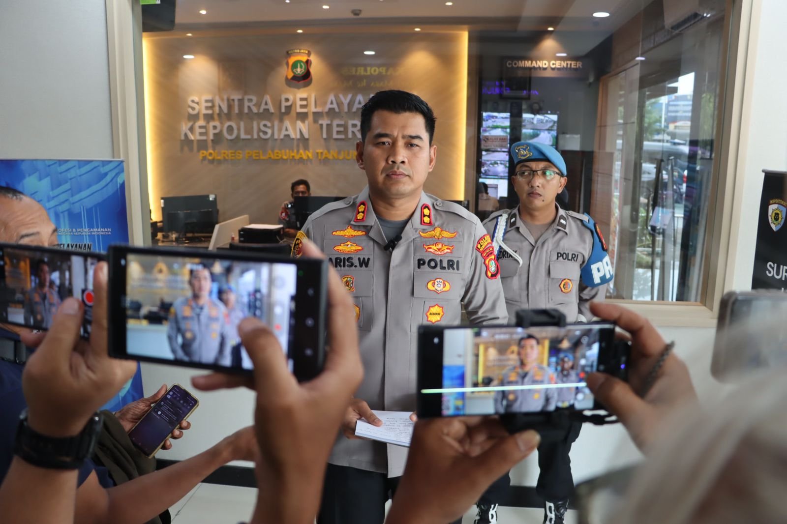 Respon Cepat Pengaduan Layanan Polri 110, Polisi Datangi Mess ABK di Muara Angke Jakut