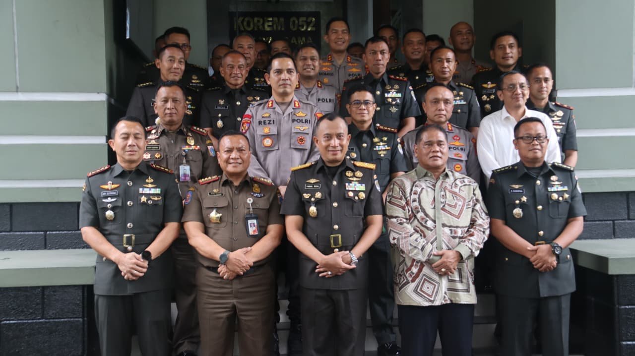 Satpol PP Jakarta Utara Pererat Koordinasi Forkopimda Lewat Coffee Morning di Makorem 052/Wijayakrama