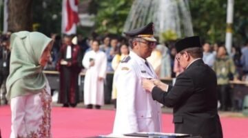 Gubernur DKI Lantik 884 Pejabat