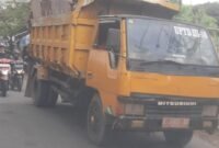 unit kendaraan truk pengangkut sampah milik DLHK dengan No Pol B 9141 QQ yang tertulis UPTD 3-14 menunggak pajak sampai 12 tahun dengan nilai 10 juta lebih, ini contoh buruk bagi masyarakat.