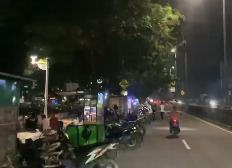 TERPANTAU - menjamurnya pedagang kaki lima (PKL) di Danau Sunter, Jakarta Utara, Jumat (1/5/2026). (Foto: Ekslusif Suara Realitas).