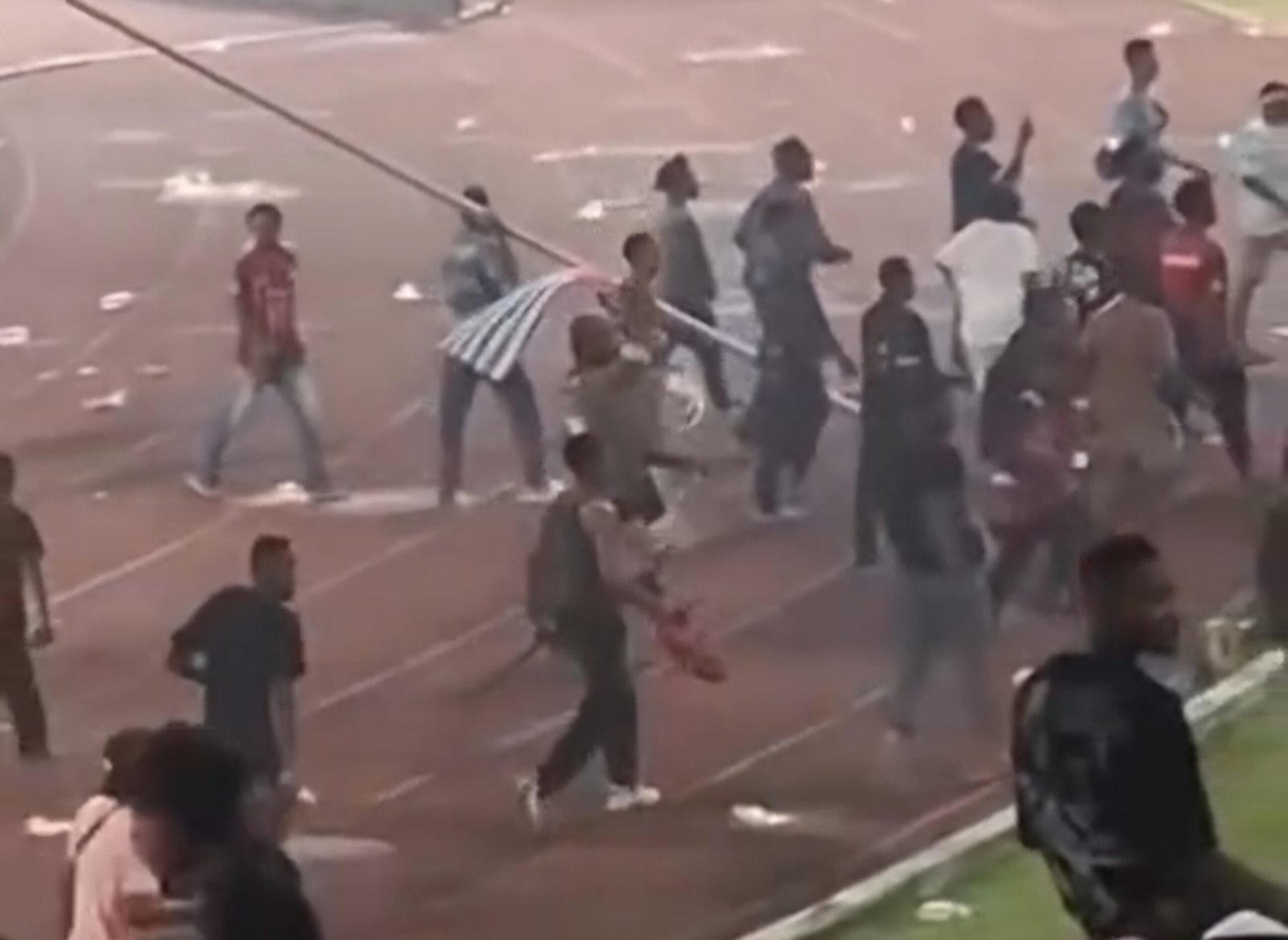 Ricuh Usai Persipura Gagal Promosi, Suporter Ngamuk di Stadion Lukas Enembe Diduga Bakar Ambulans Brimob