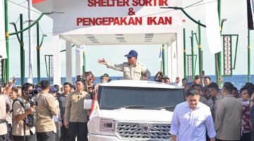 Presiden Prabowo Tinjau Shelter Sortir dan Pengepakan Ikan Kampung Nelayan Merah Putih di Gorontalo