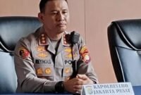 POTRET - Kapolres Metro Jakarta Pusat, Kombes Pol Reynol EP Hutagalung mengungkap motif di balik 3 karyawan disekap. (Foto: Istimewa).