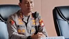 POTRET - Kapolres Metro Jakarta Pusat, Kombes Pol Reynol EP Hutagalung mengungkap motif di balik 3 karyawan disekap. (Foto: Istimewa).