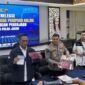 POTRET - Polisi saat merilis kasus penipuan online di Mapolda Jabar, Kota Bandung. (Foto: Istimewa).