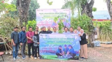 Pelindo Salurkan Ratusan Bibit Pohon untuk Dukung Program Lingkungan di Penjaringan