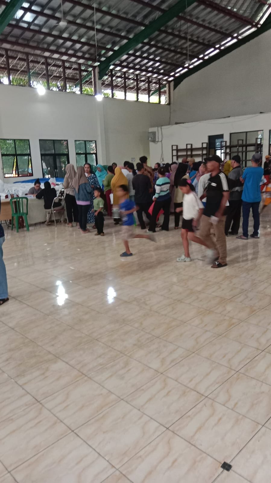 Warga Antusias Sambut Penyaluran Bantuan Pangan, Pembagian Berjalan Tertib dan Lancar