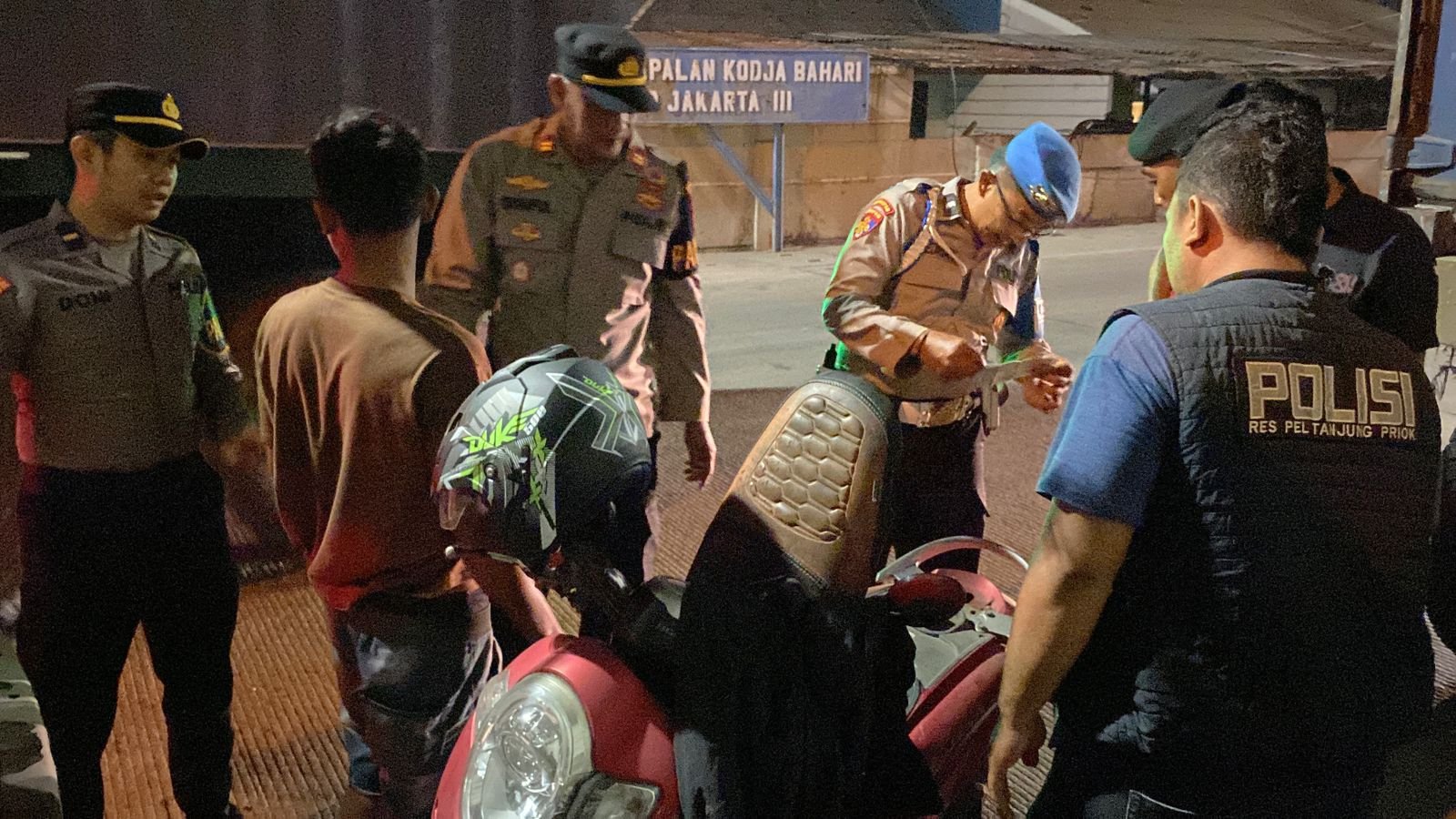 Patroli Malam Stasioner Cipta Kondisi Polres Pelabuhan Tanjung Priok, Jaga Kamtibmas Tetap Kondusif