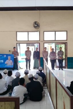 Satlantas Polres Cirebon Kota Edukasi Santri Pondok Pesantren Jagasatru Soal Keselamatan Berlalu Lintas